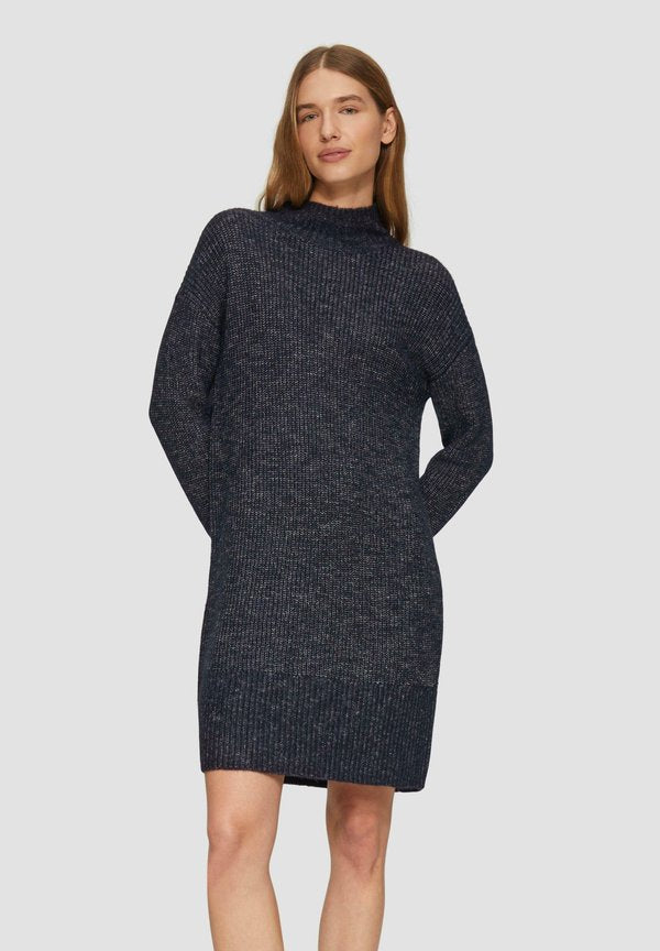 s.Oliver MIT ROLLKRAGEN UND ÜBERSCHNITTENEN SCHULTERN - Jumper dress - navy