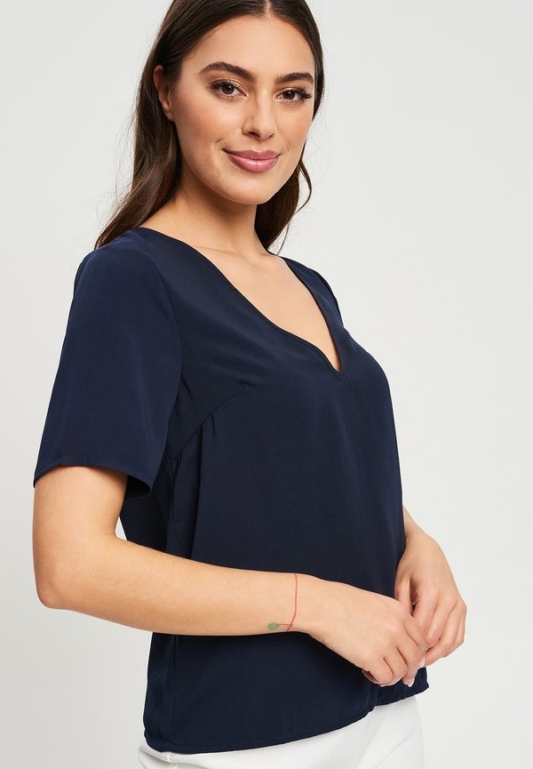 REUX LEE V NECK