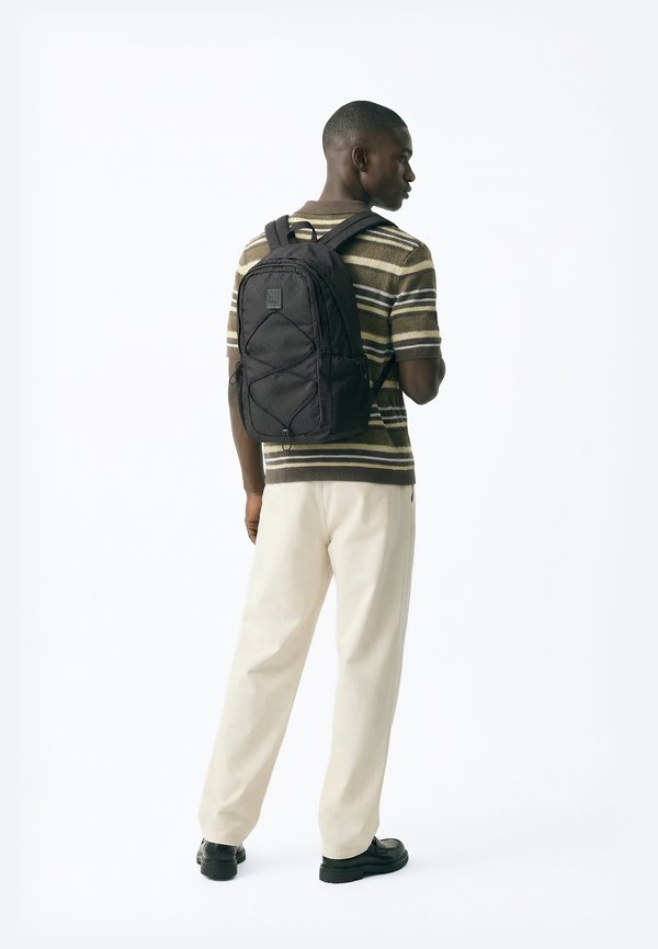 Calvin Klein UTILITY EMBLEM BUNGEE BACKPACK - Rucksack - black