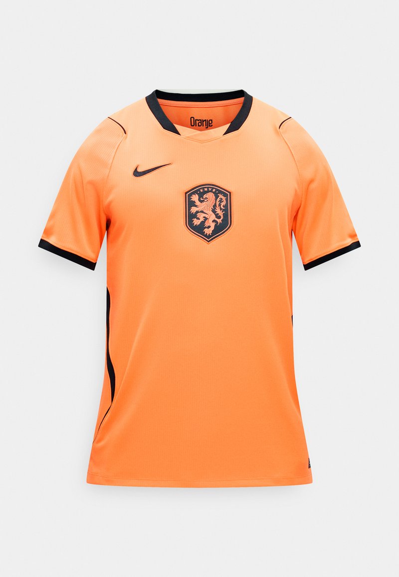 Orangefarbenes Fußballtrikot mit kurzen Ärmeln, schwarzen Akzenten, Nike-Logo und KNVB-Löwenwappen mittig auf der Brust.