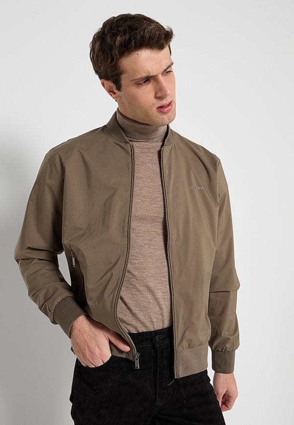 Calvin Klein REGULAR FIT