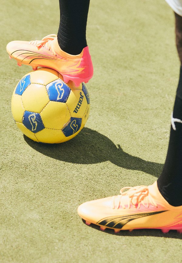 Puma ULTRA MATCH FG/AG - Firm-ground football boots - sun stream/black/sunset glow