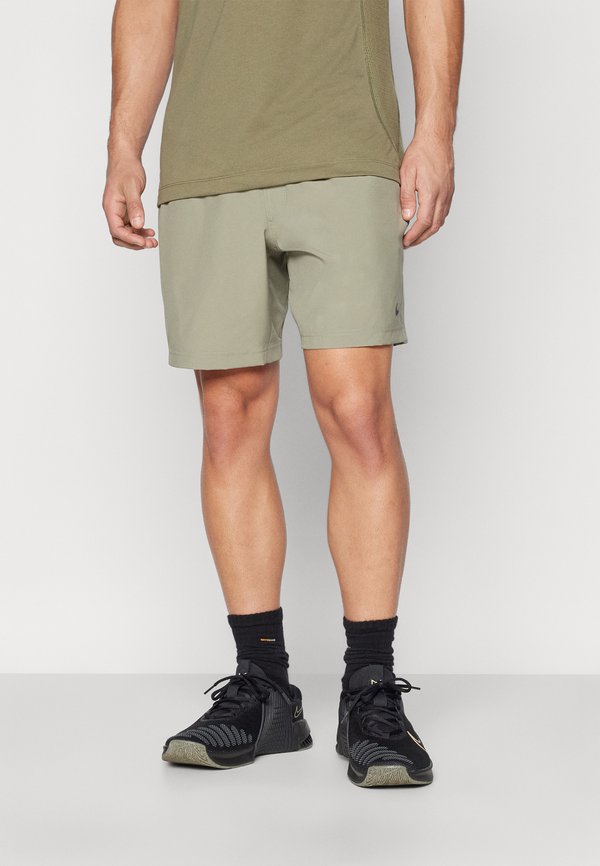 Nike Performance FORM SHORT - Sports shorts - light army/black