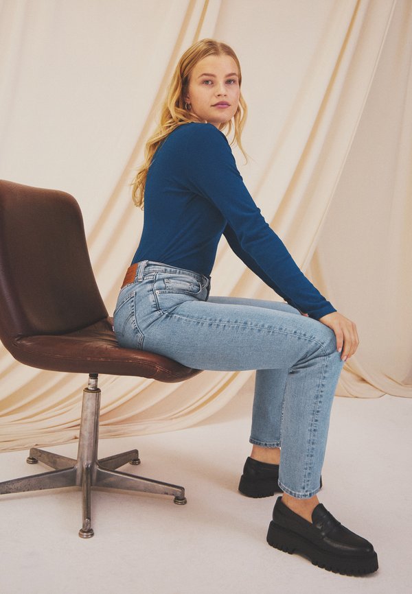 Levi's® 724® HIGH RISE STRAIGHT - Straight leg jeans - blue wave light - light indigo
