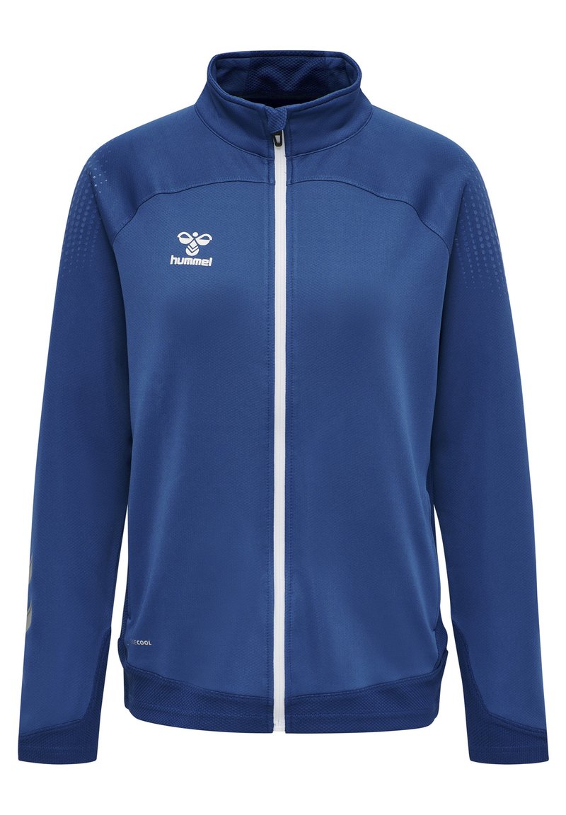 Blaue Sportjacke aus leichtem Material, mit hohem Kragen, durchgehendem Reißverschluss und Mesh-Details an den Schultern, mit weißen Akzenten.
