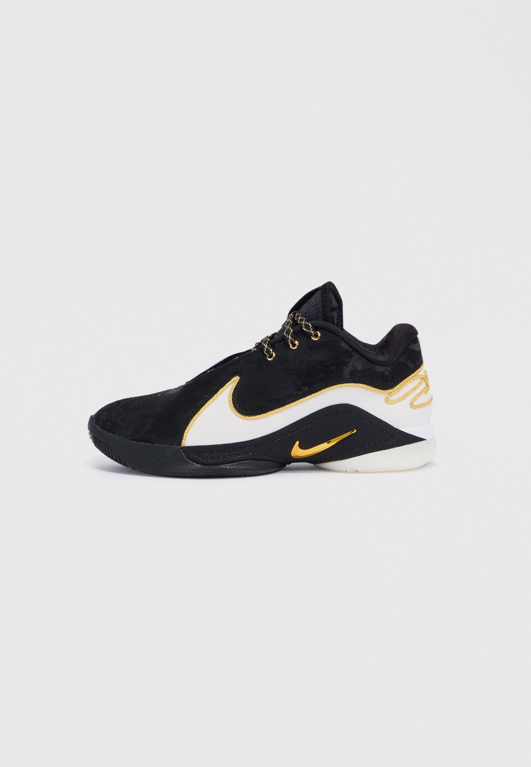 Nike Performance LEBRON XXII