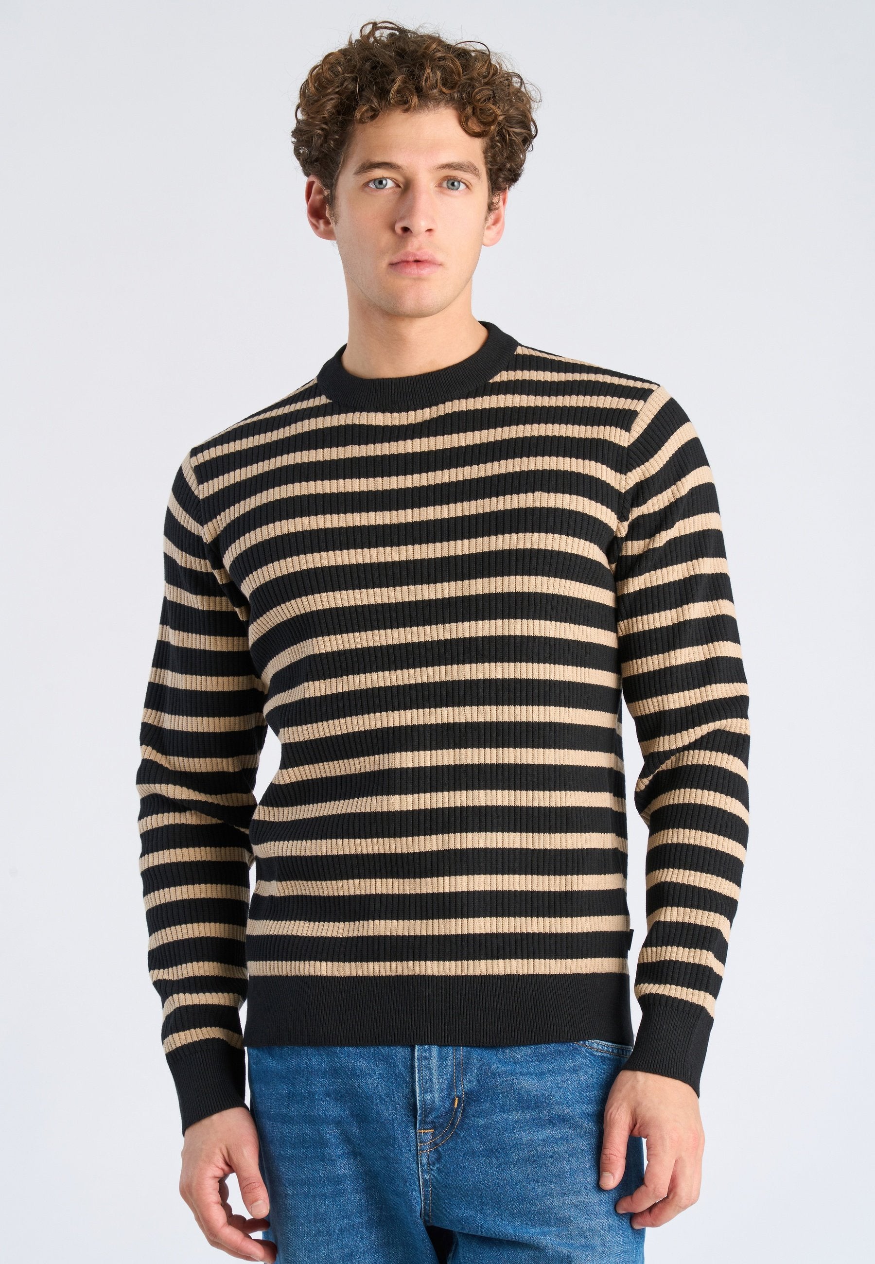 CREW NECK Media 3