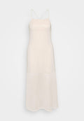 Helles Beige, bodenlanges Kleid aus Paillettenstoff; hat dünne Träger und eine gerade Silhouette. Glatte Textur mit dezentem Glanz.
