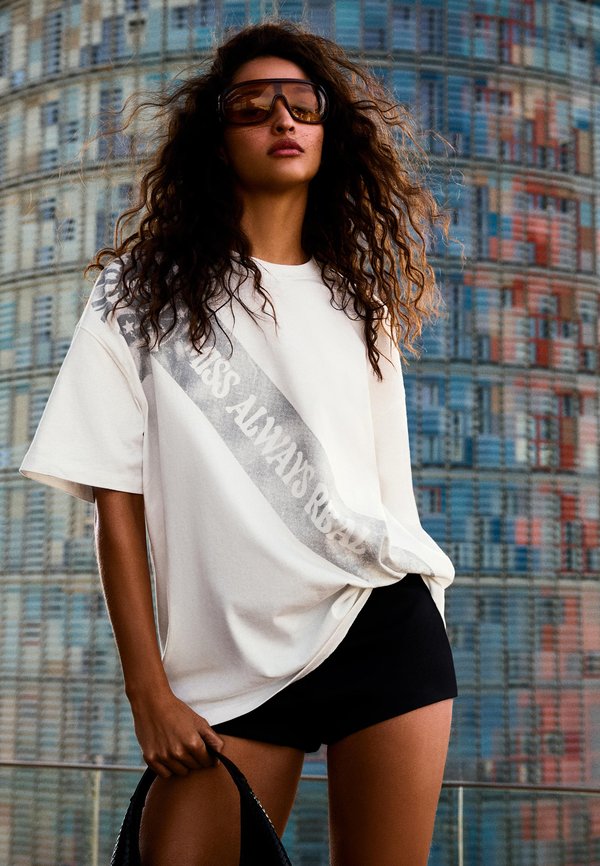 Bershka SHORT SLEEVE PRINT T-SHIRT - Print T-shirt - white