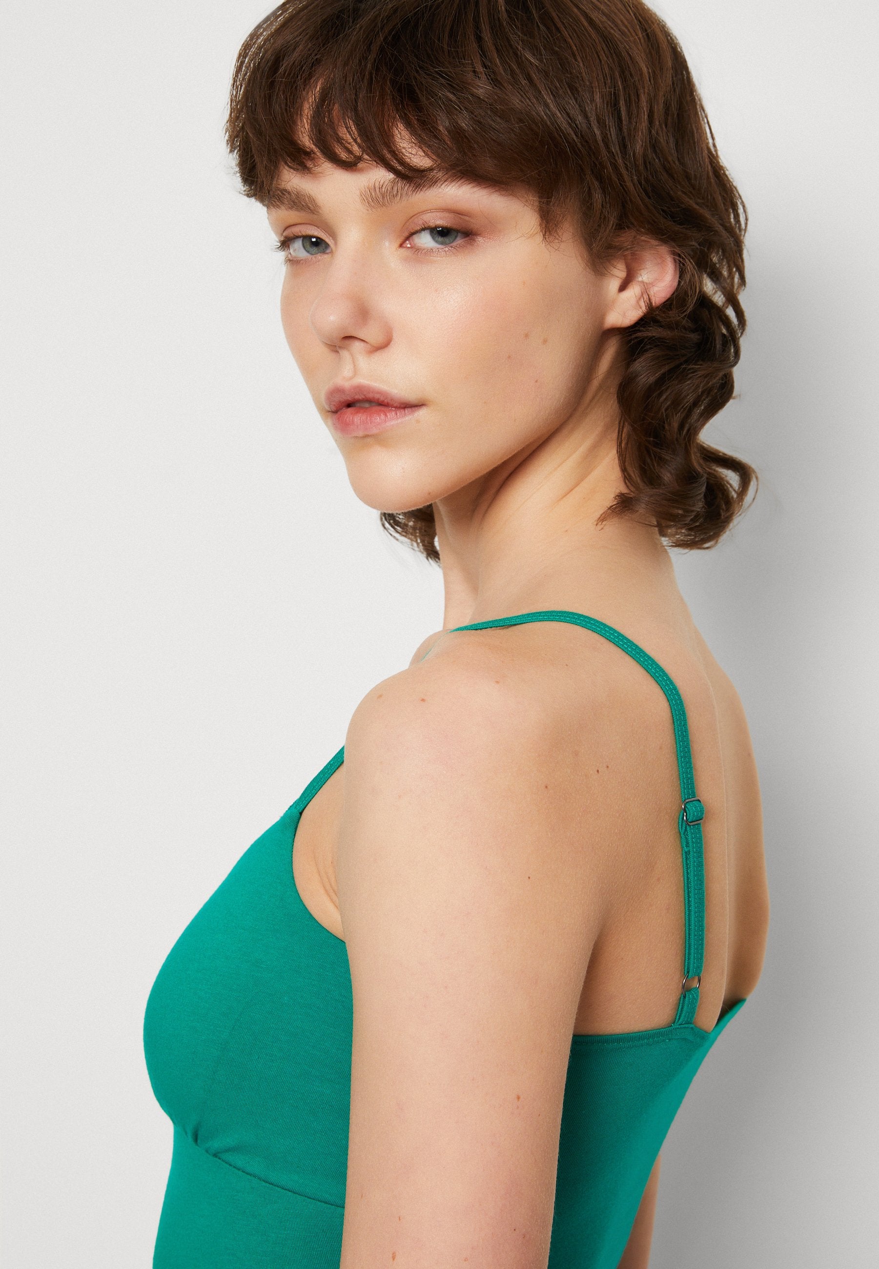 Hollister Co. BARE TRIM RUCHED BUST CUPS
