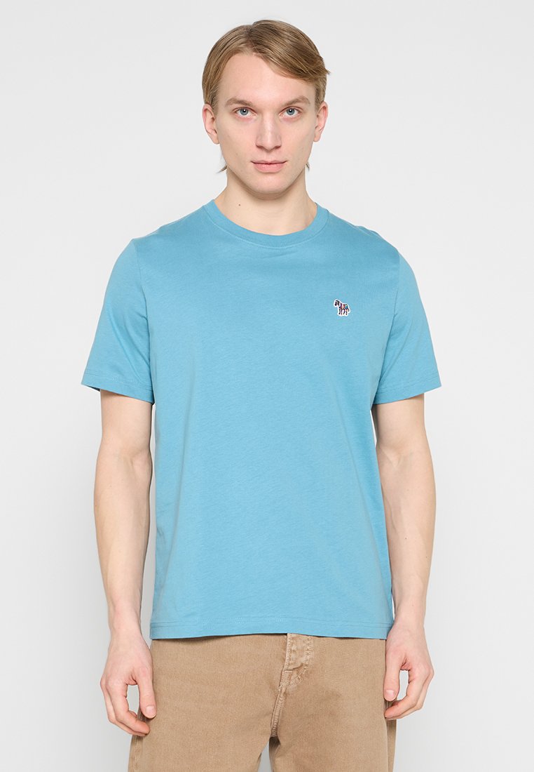 Hellblaues Baumwoll-T-Shirt mit Rundhalsausschnitt und kurzen Ärmeln, mit einem bunten gestickten Zebra-Logo auf der linken Brust.