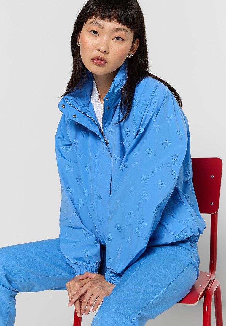 REGULAR FIT Media 4