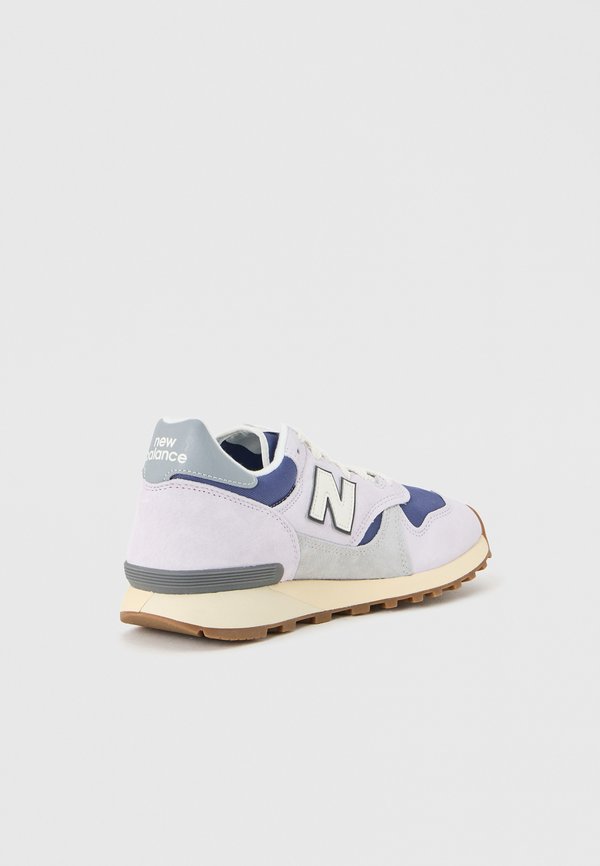 New Balance 475