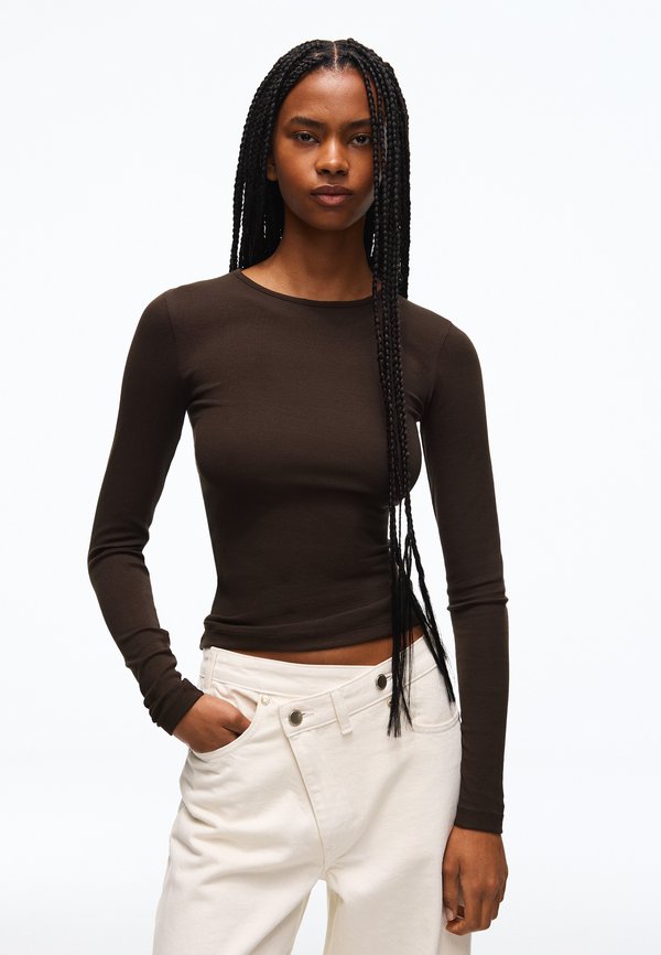 Bershka LONG SLEEVE ROUND NECK - T-SHIRT - Long sleeved top - dark brown