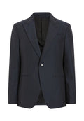 Marineblau gestreifter Blazer mit Revers, einzelnem Knopfverschluss und zwei vorderen Taschen; glatte Textur und taillierte Passform.