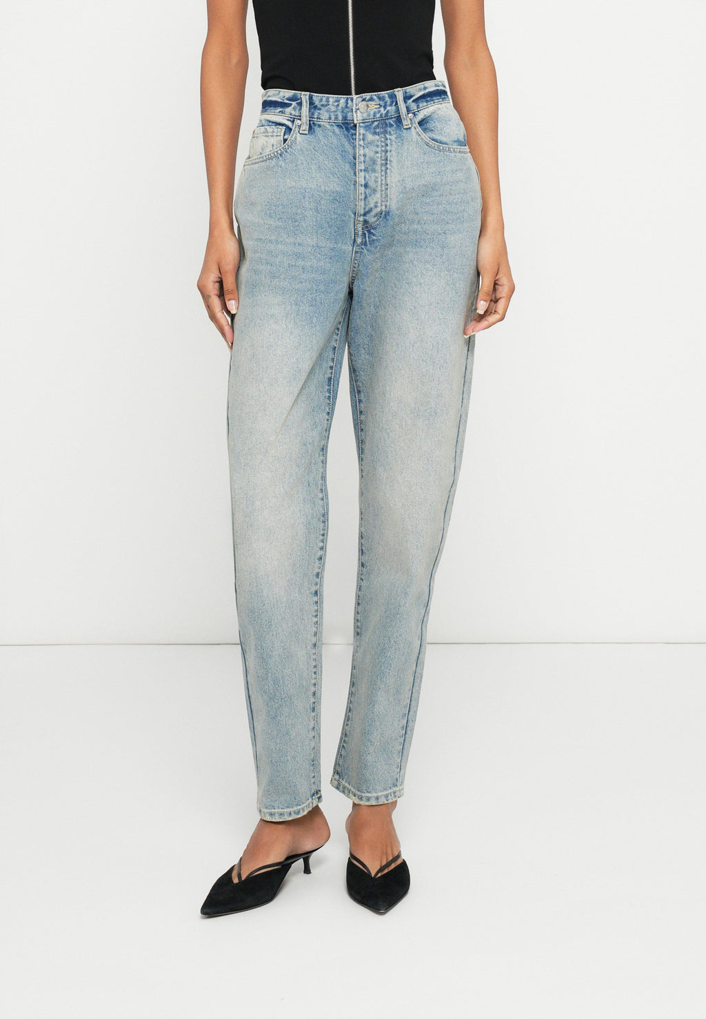 Armani Exchange Mom Jeans Media 1