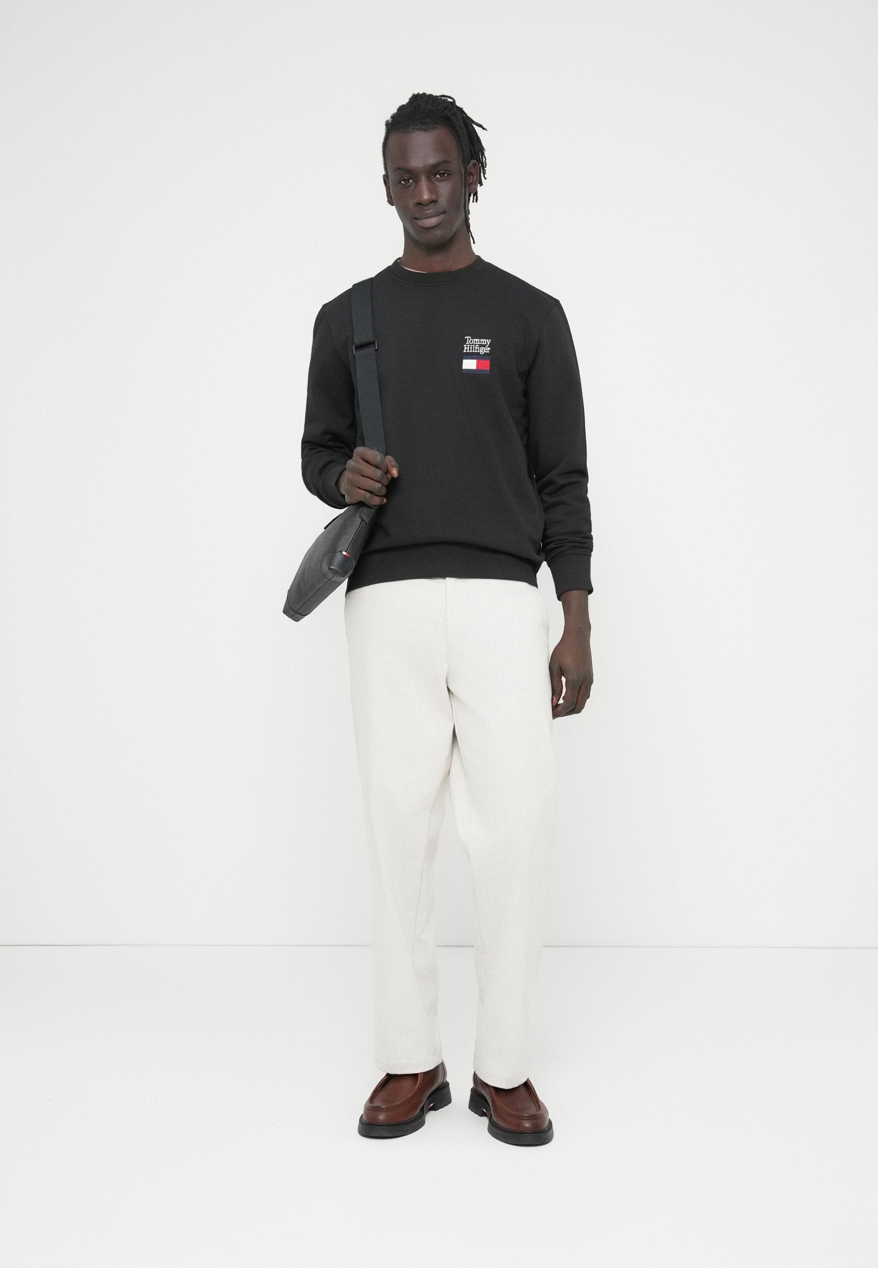 FLAG EMBROIDERY FLEX FLEECE SWEATSHIRT Media 2