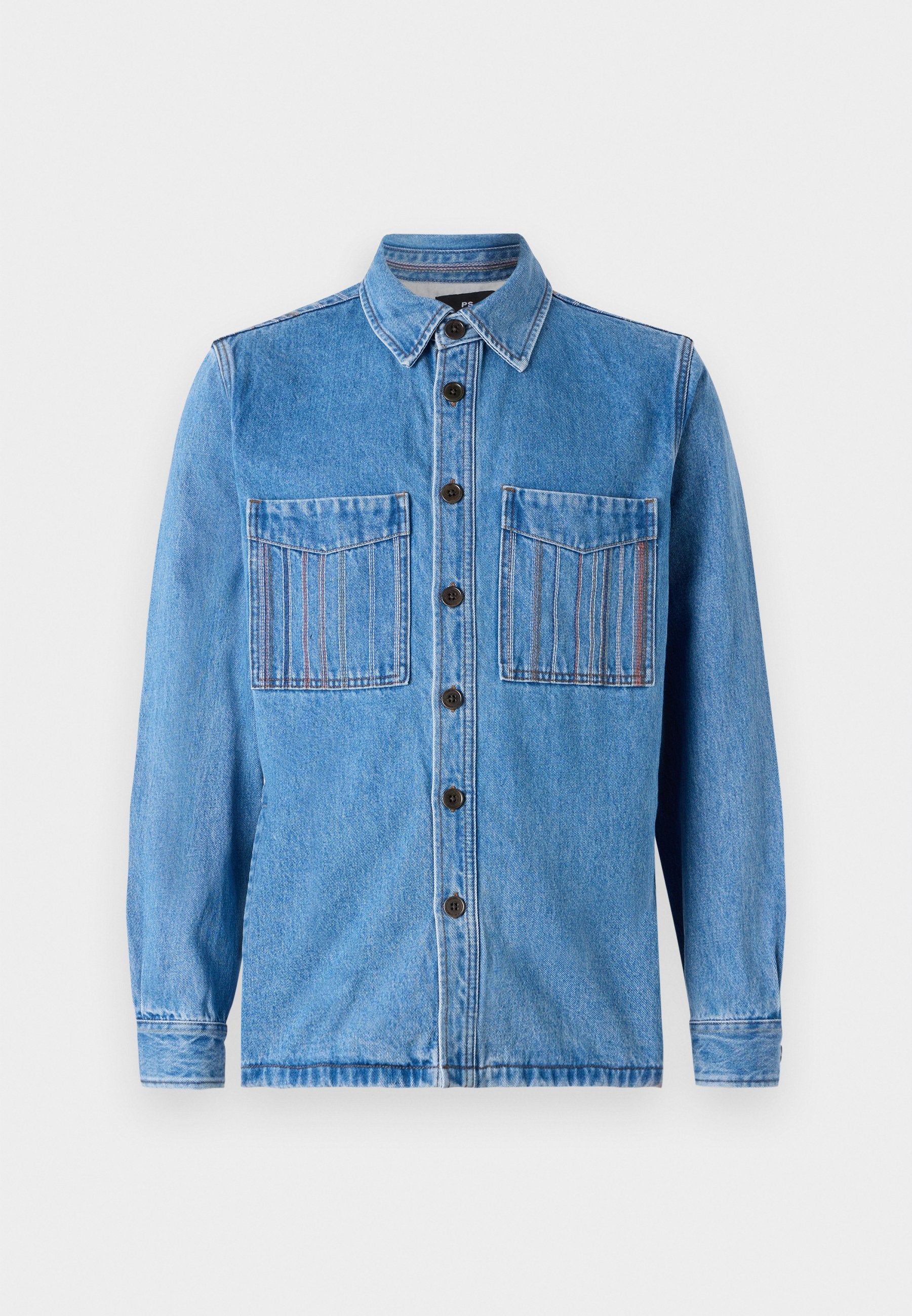 Hellblaues Jeansjacke mit Knopfverschluss vorne, zwei Brusttaschen und langen Ärmeln. Sie verfügt über kontrastierende Nähte und einen klassischen Kragen.