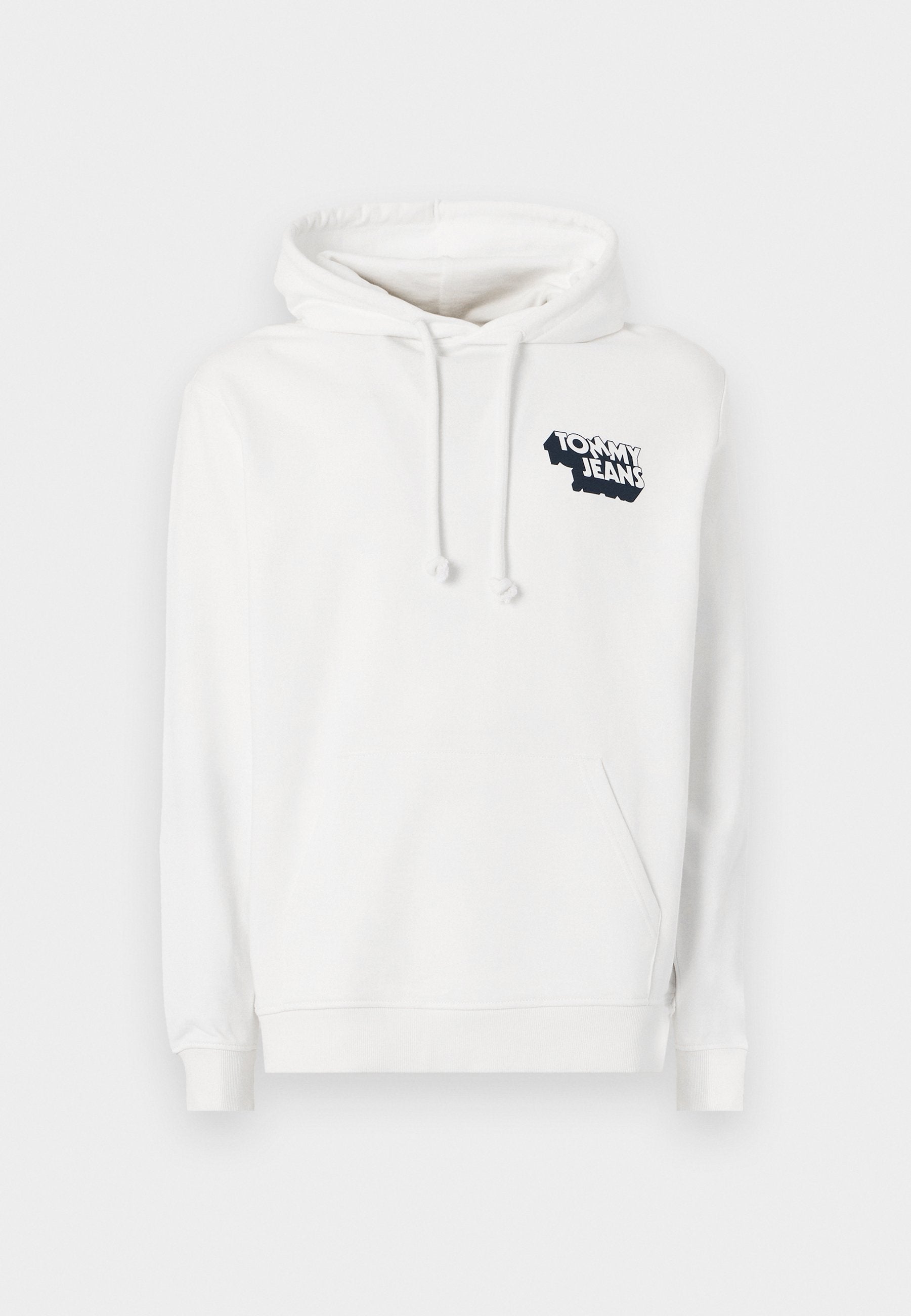 Weißer Hoodie aus weichem Stoff, mit einer Front-Kängurutasche, verstellbarem Kordelzug an der Kapuze und einem blauen Tommy Jeans Logo auf der Brust.
