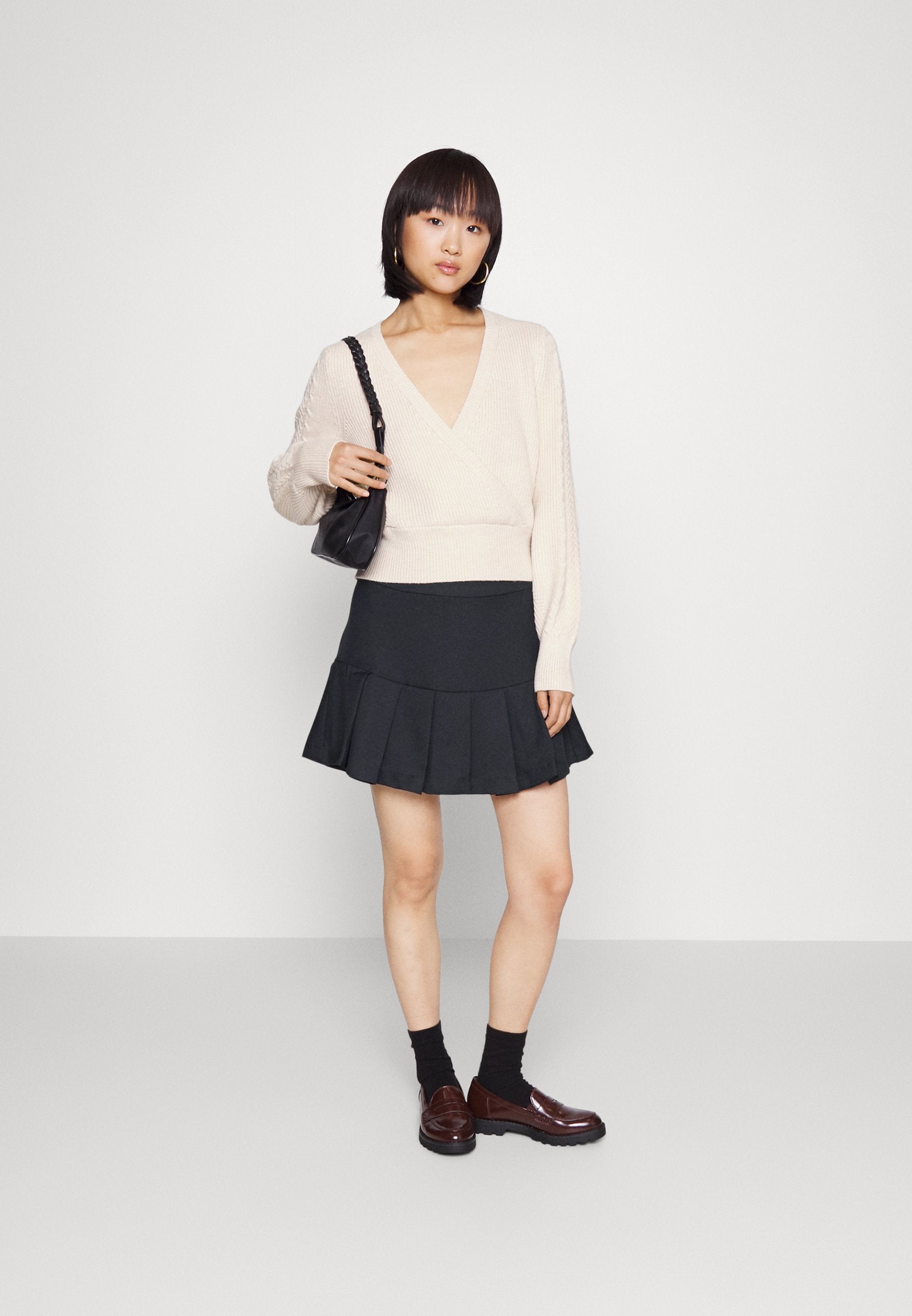 ONLMILAN SHORT PLEAT SKIRT Media 2