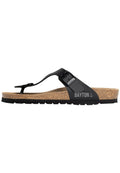 Schwarze Flip-Flop-Sandale mit Korkeinlage, Gummisohle, verstellbarem Riemen und Schnalle. Mit BAYTON-Logo an der Seite.