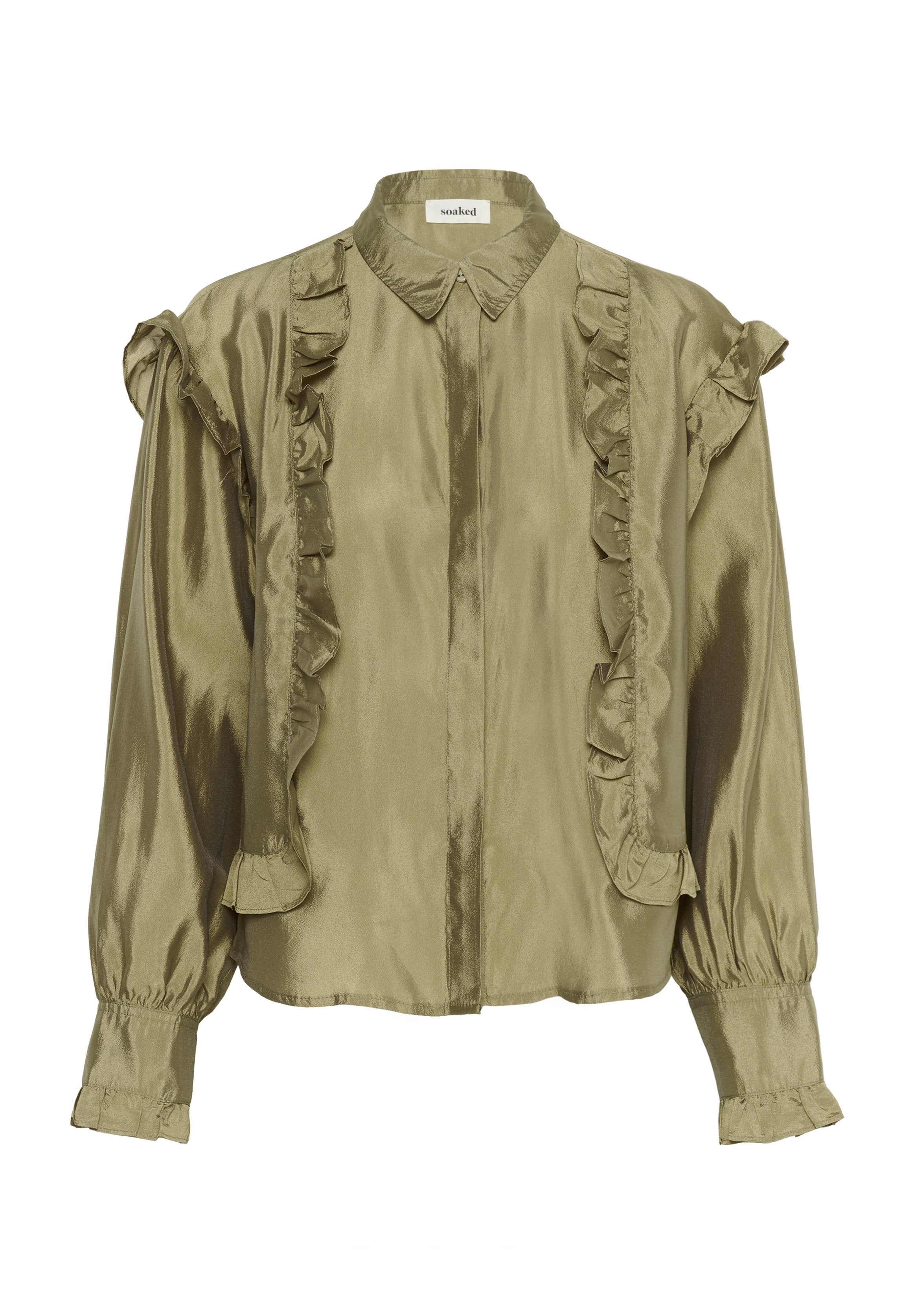 Khakigrüne Bluse aus sanftem Satin mit Rüschenakzenten an der Vorderseite und den Ärmeln. Sie hat einen Kragen und eine Knopfleiste.
