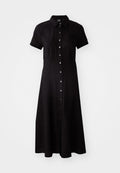 Schwarzes kurzes Kleid mit kurzen Ärmeln, Knopfleiste, Kragen und knielangem Rock aus leichtem Stoff. Glatte Textur und taillierte Passform.