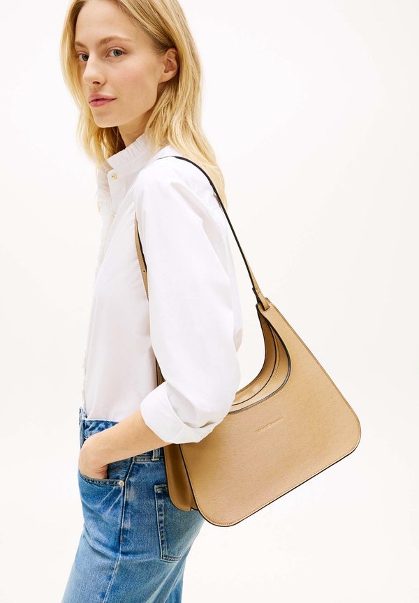 Tommy Hilfiger TH MODERN SHOULDER BAG - Handbag - safari canvas