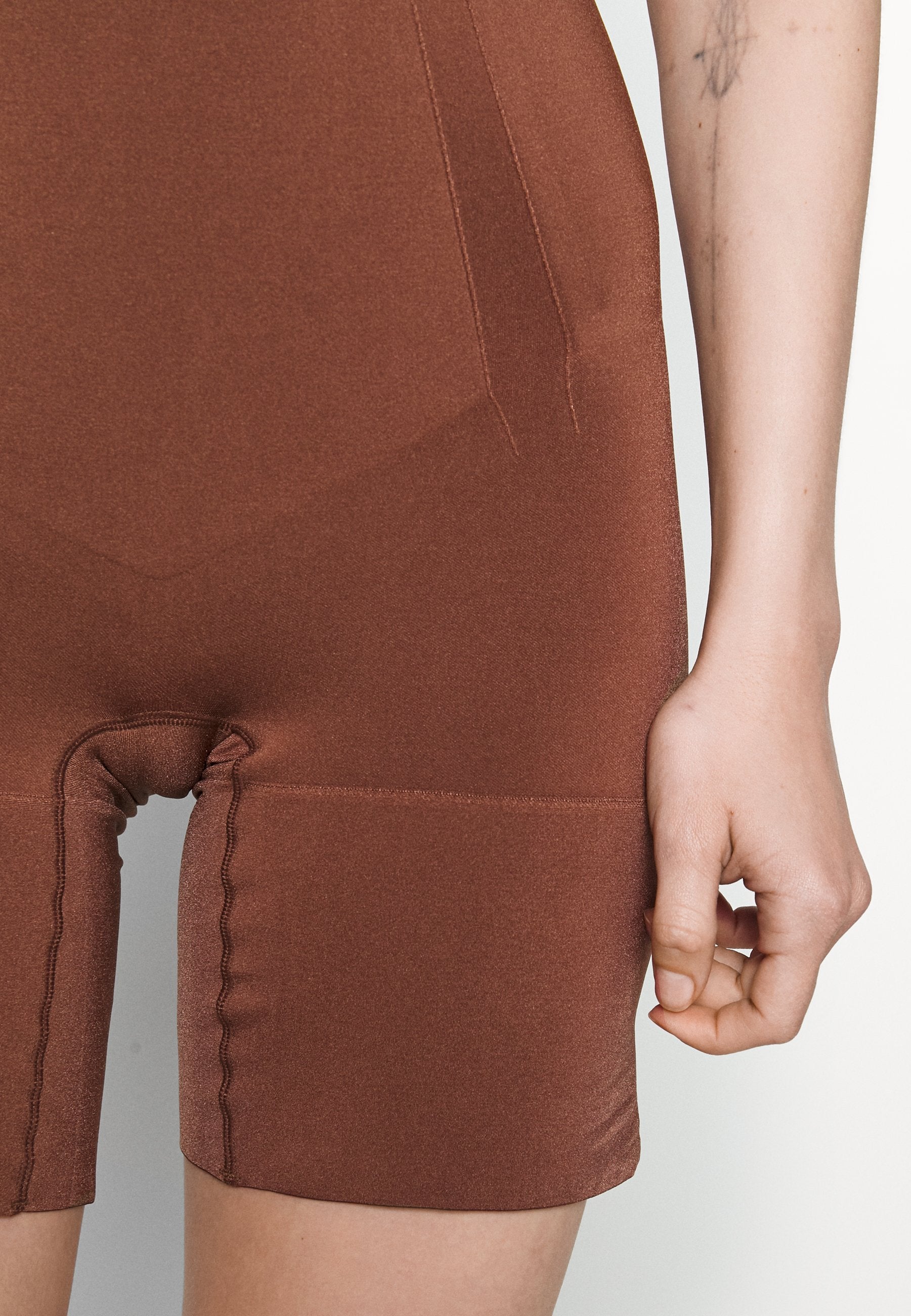 Spanx ONCORE HIGH WAIST MID THIGH SHORT