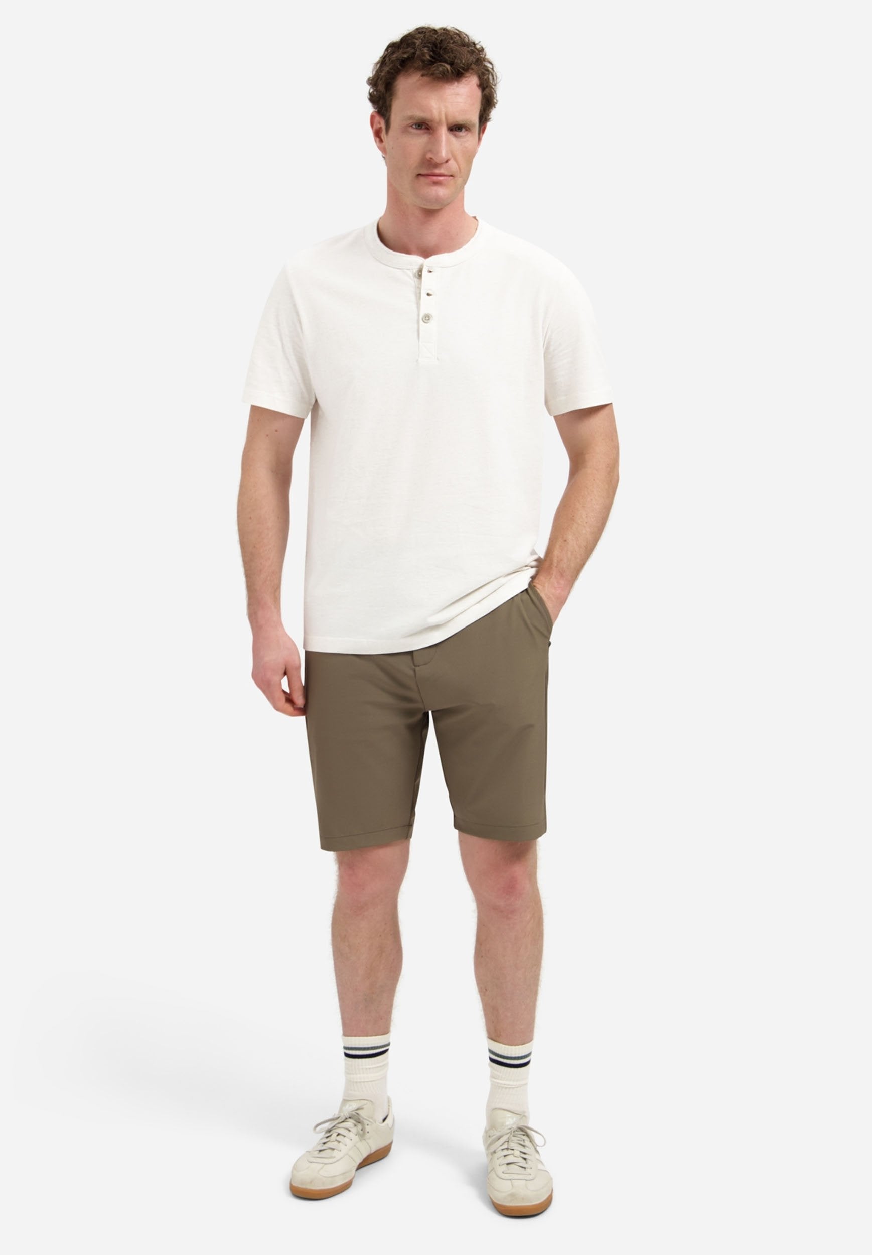 WITH BUTTON CLOSURE Media 2