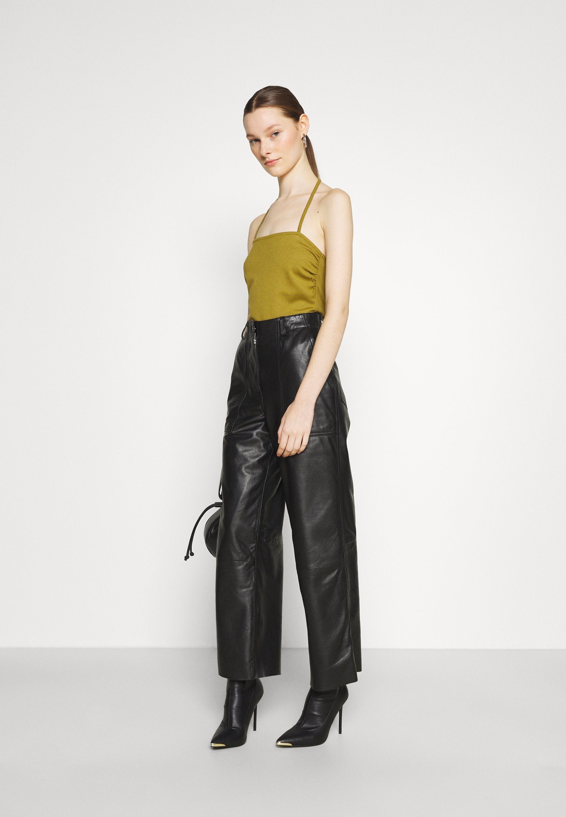 NA-KD THIN STRAP SINGLET