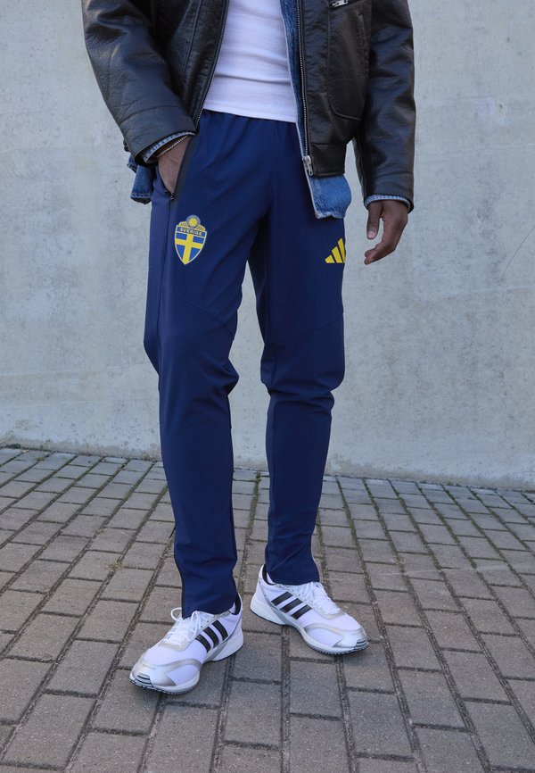 adidas Performance SVFF SWEDEN TIRO TRAVEL PANT - National team wear - team navy blue 2