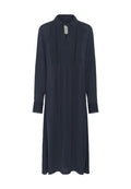 Marineblaue Langarmkleid mit Kragen, das über ein plissiertes Design, bestickte Details auf der Vorderseite und gewellte Akzente an den Ärmeln verfügt.
