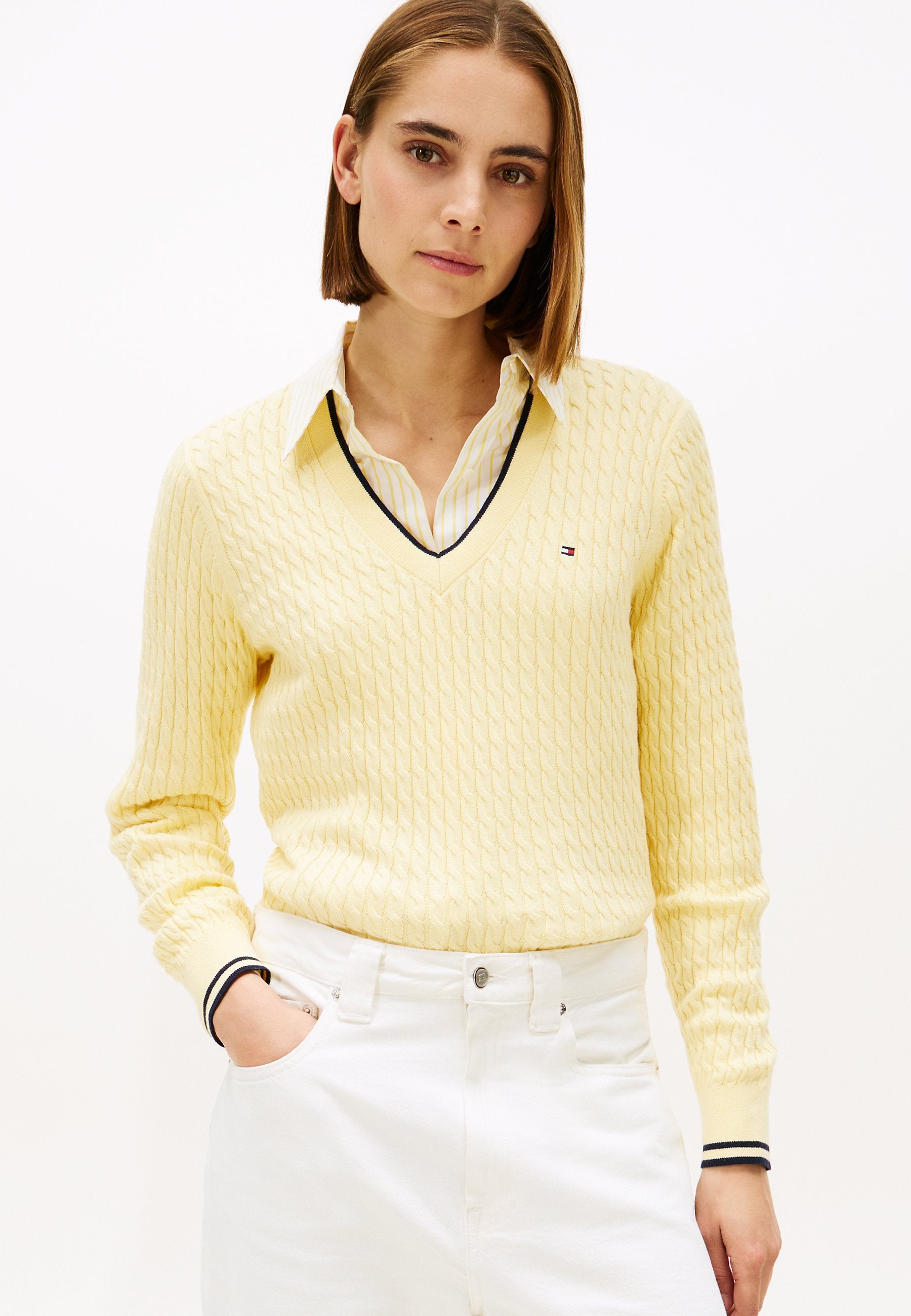 CABLE KNIT V NECK JUMPER Media 3