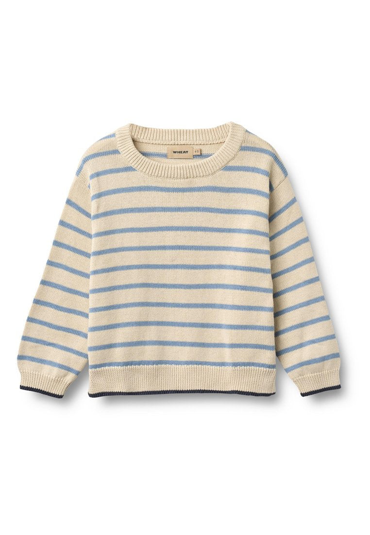 Cremefarbener Pullover mit blauen horizontalen Streifen, rundem Ausschnitt und gerippten Bündchen. Mit dunklem Akzent am Saum. Weiches Strickmaterial.