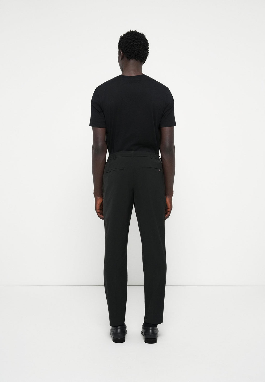 PERFORMANCE SMART CASUAL PACKABLE TROUSERS Media 4