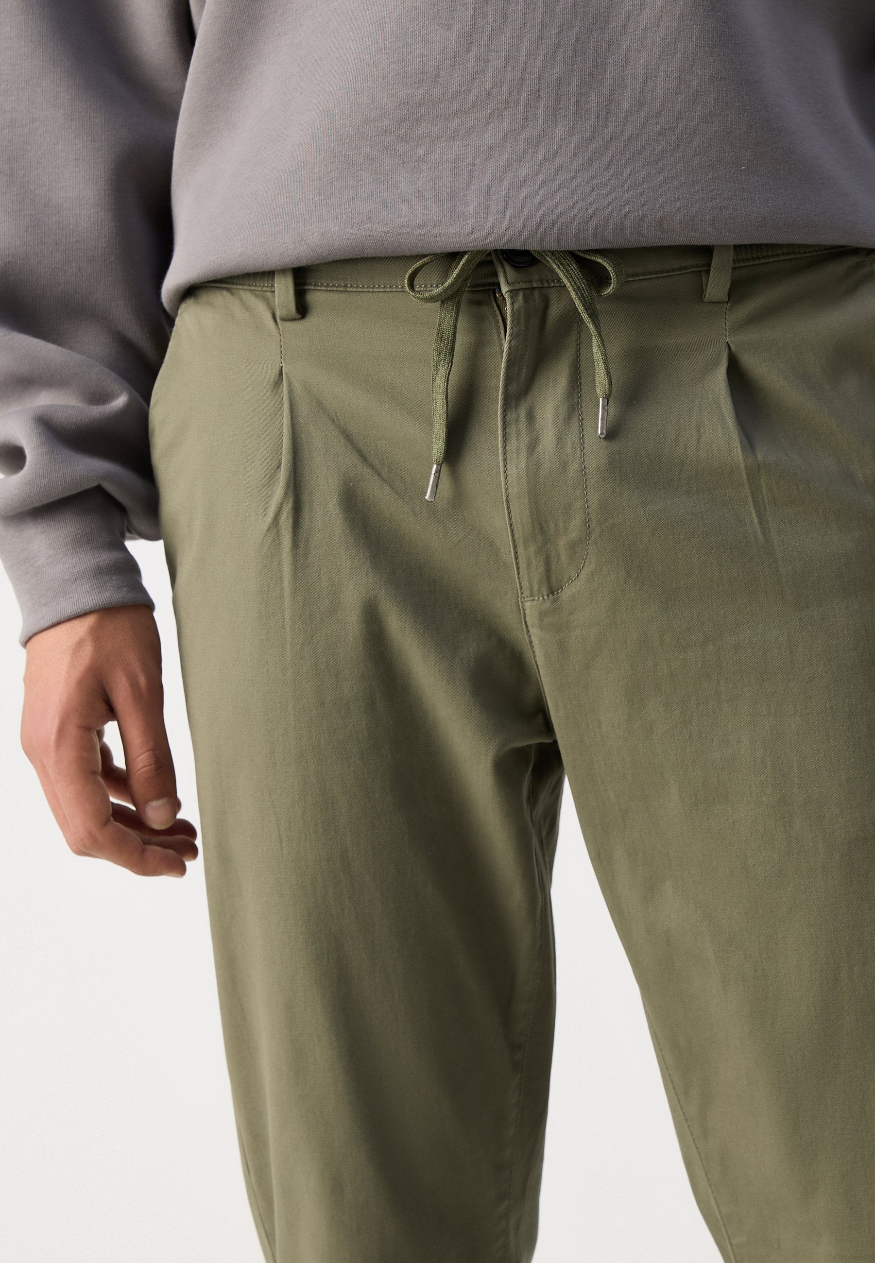 DRAWSTRING PANTS Media 7