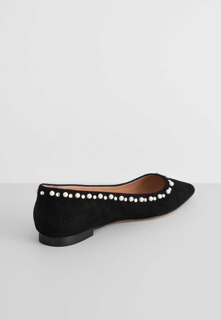 Stuart Weitzman STUART