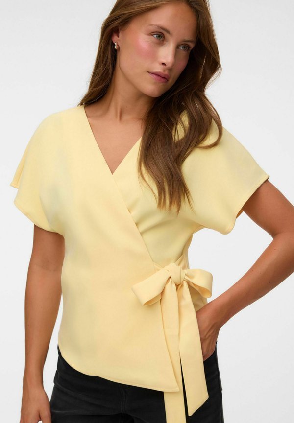 Vero Moda TOP VMSONJA TOP - Blouse - pale banana