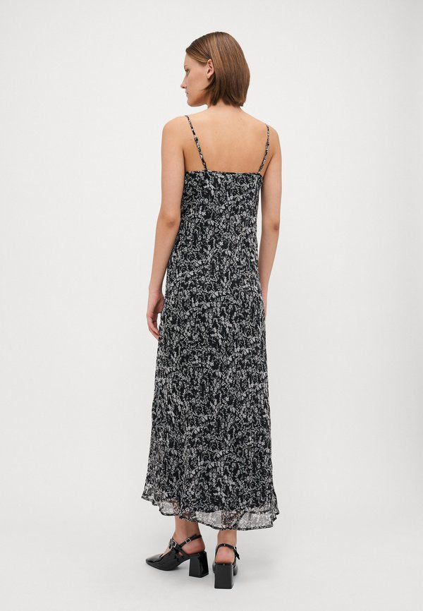 Vero Moda Tall VMSMILLA 7/8 WATERFALL DRESS