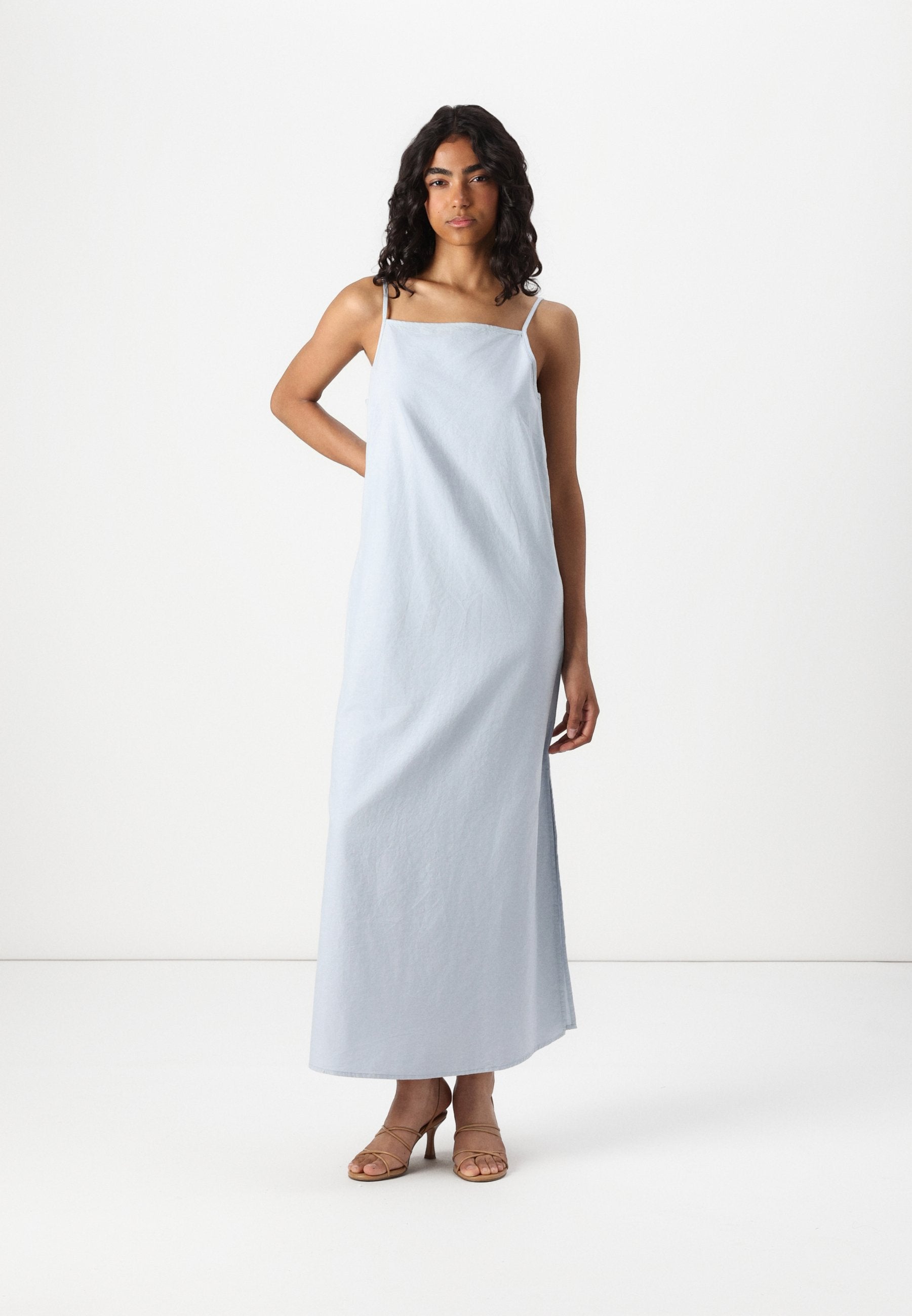Pieces PCTARA STRAP MIDI DRESS