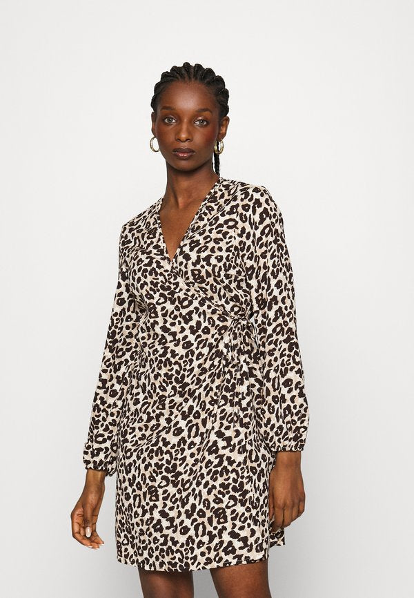 Pieces Petite PCNESSA WRAP DRESS