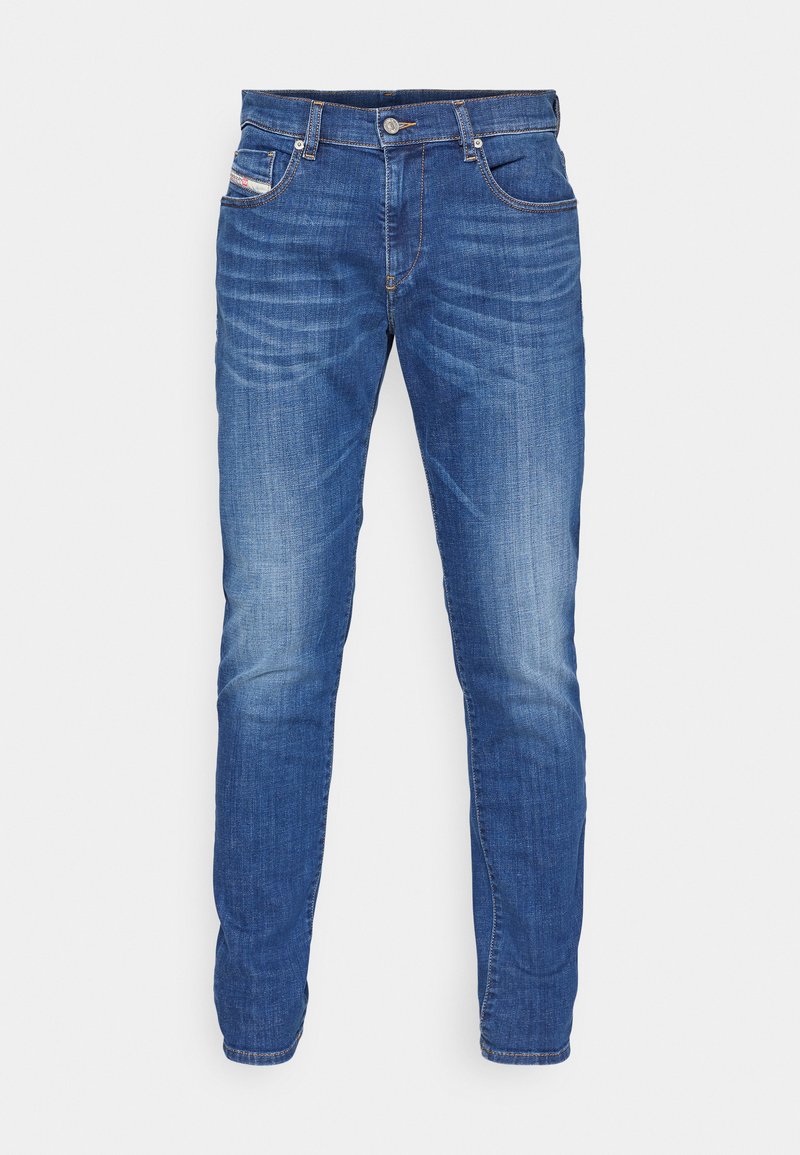 Blaue Denim-Jeans mit geradem Bein, heller Waschung, fünf Taschen, Knopfverschluß und orangen Nähten.