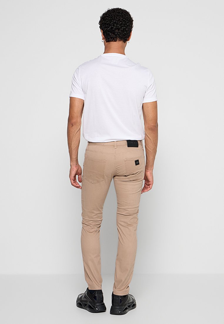 SLIM FIT Media 3