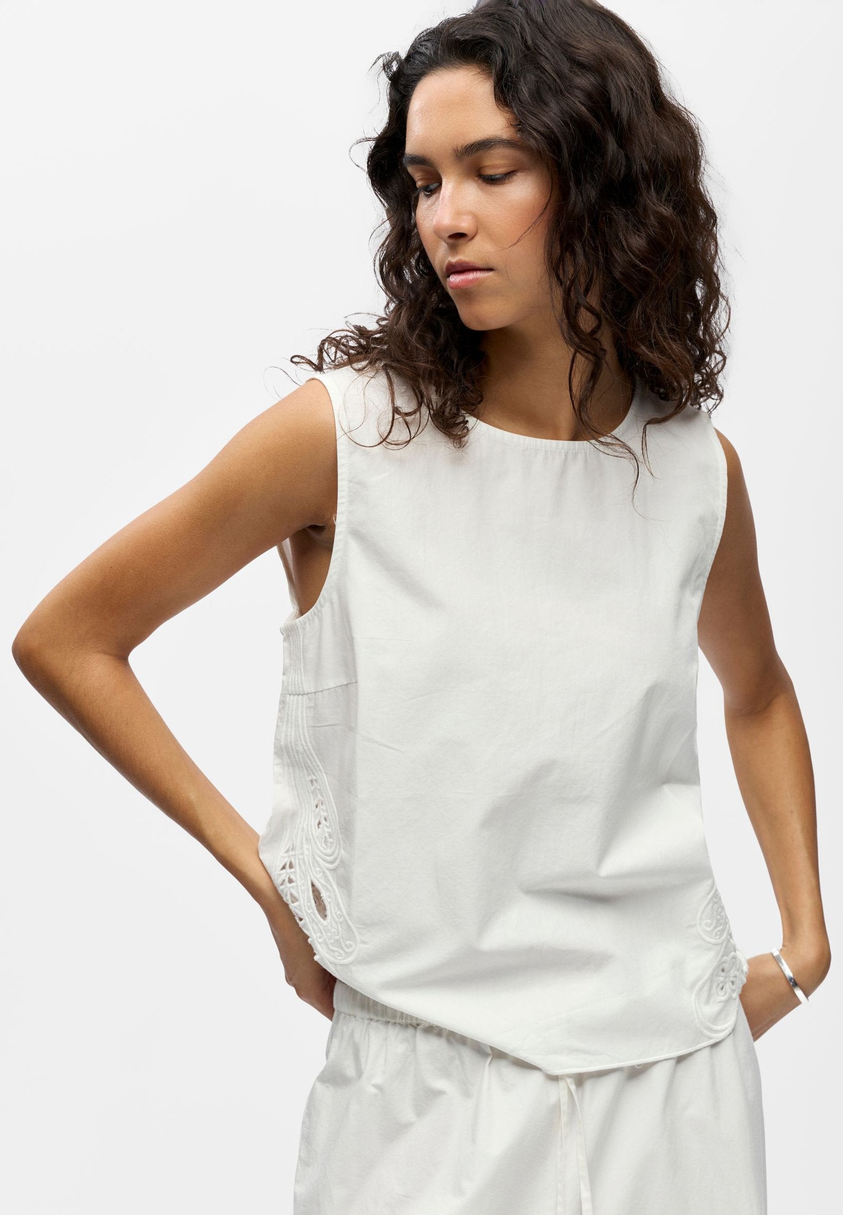 Object Sleeveless Detailed