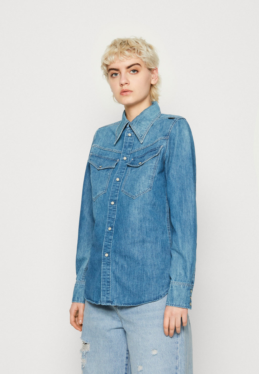 70'S SLIM SHIRT Media 3