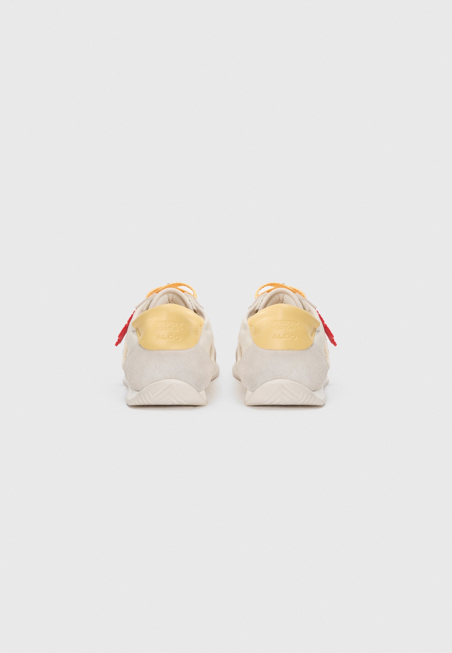 ALDO STRANGER THINGS PINEAPPLEPIZZA  PILLOW WALK
