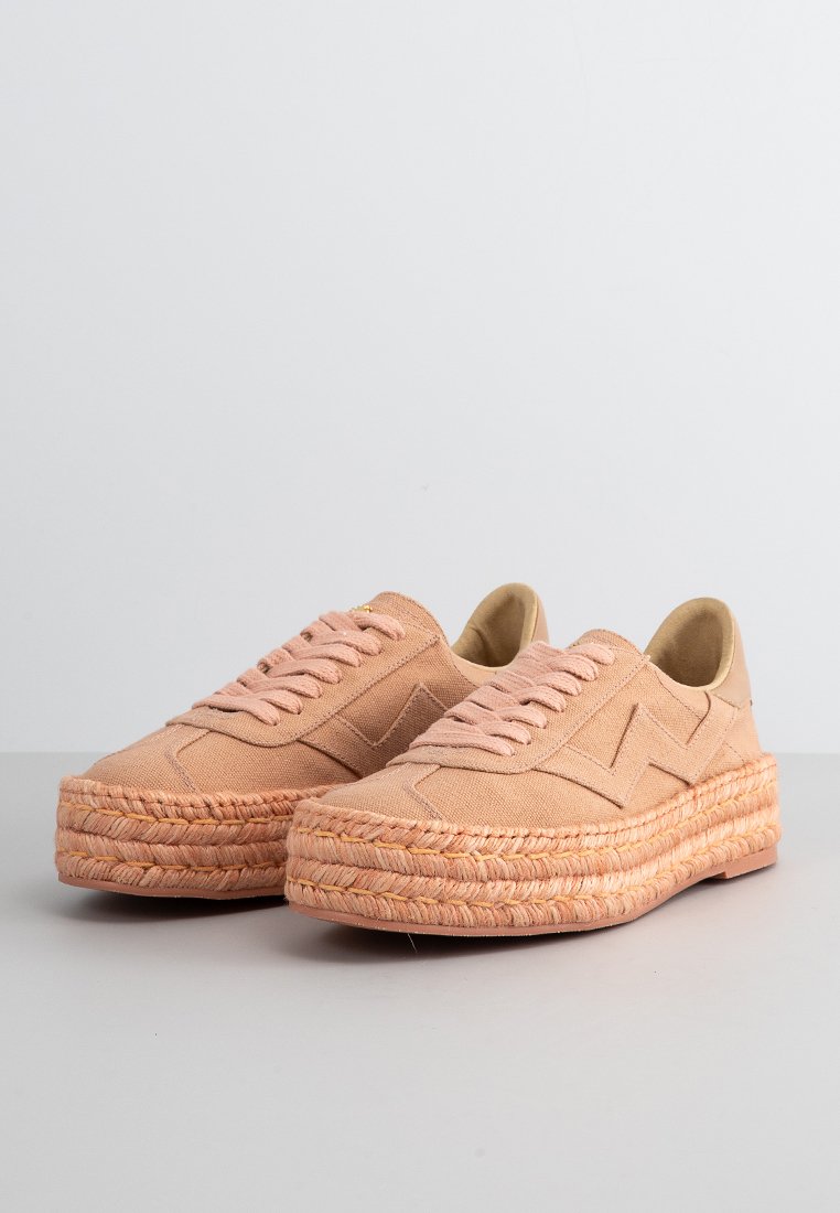 Stuart Weitzman DARYL