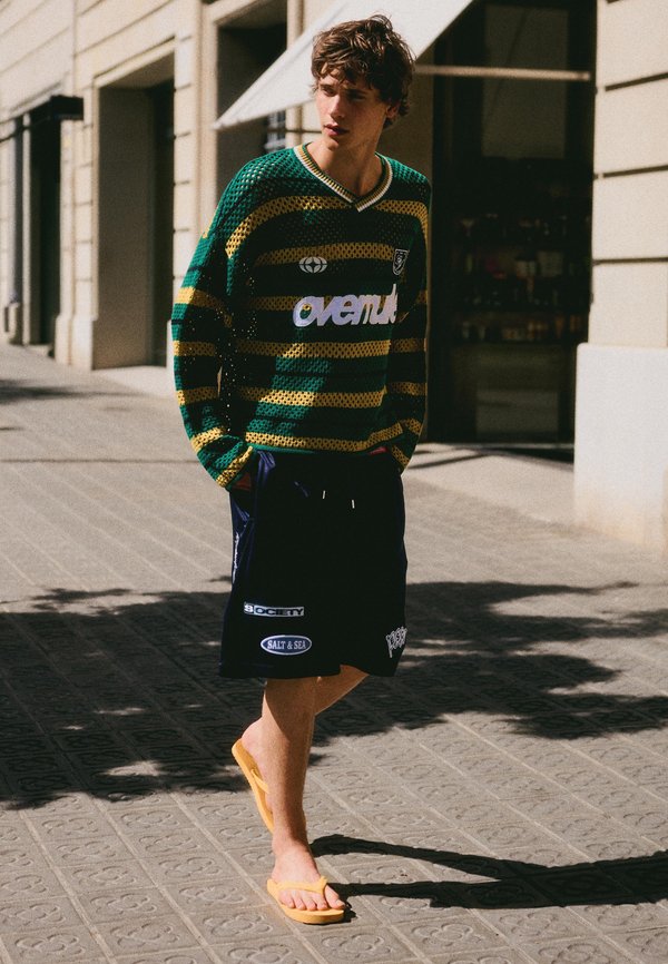 Bershka Shorts - royal blue
