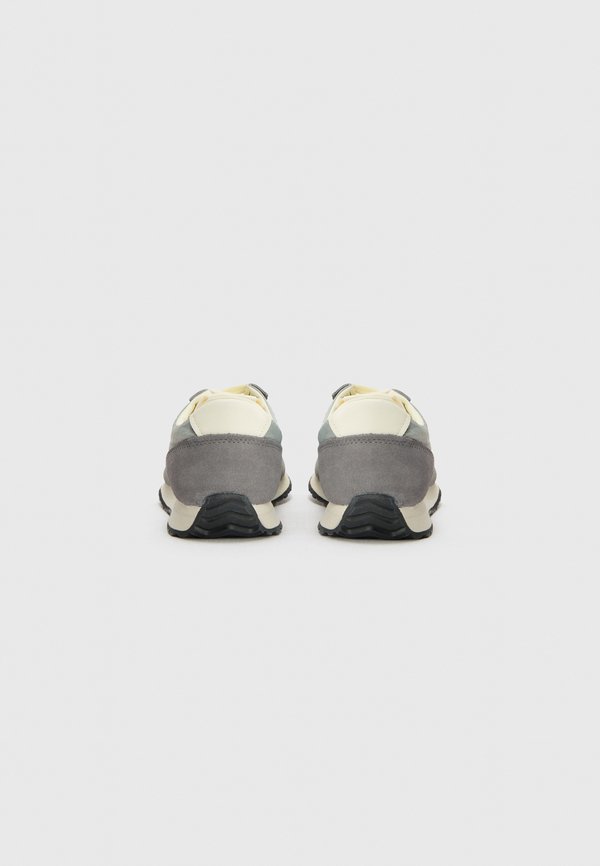 New Balance U471 UNISEX